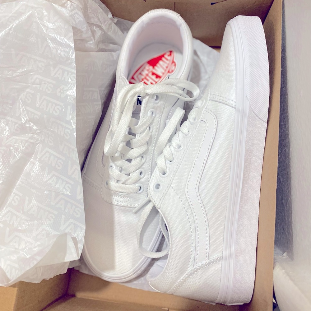 Brand new white vans 9 women’s, 7.5 men